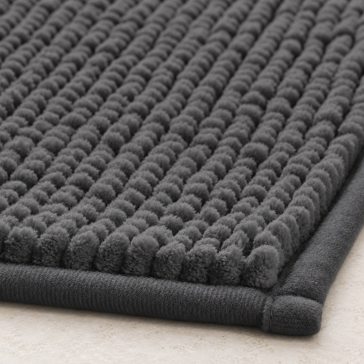 Detail eines enthaltenen Artikels aus: Badematten im 2er-Set, Anthrazit, je 50 × 80 cm. Die Hauptansicht zeigt das vollständige Set.
