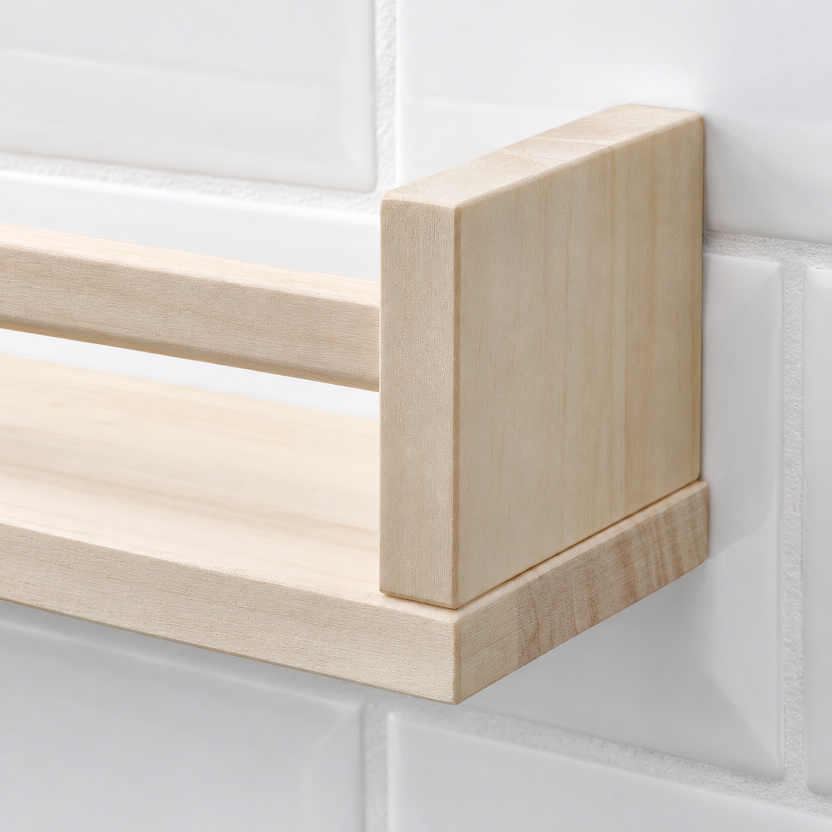 Detail eines enthaltenen Artikels aus: Gewürzregale aus Holz im 2er-Set, je 40 cm. Die Hauptansicht zeigt das vollständige Set.