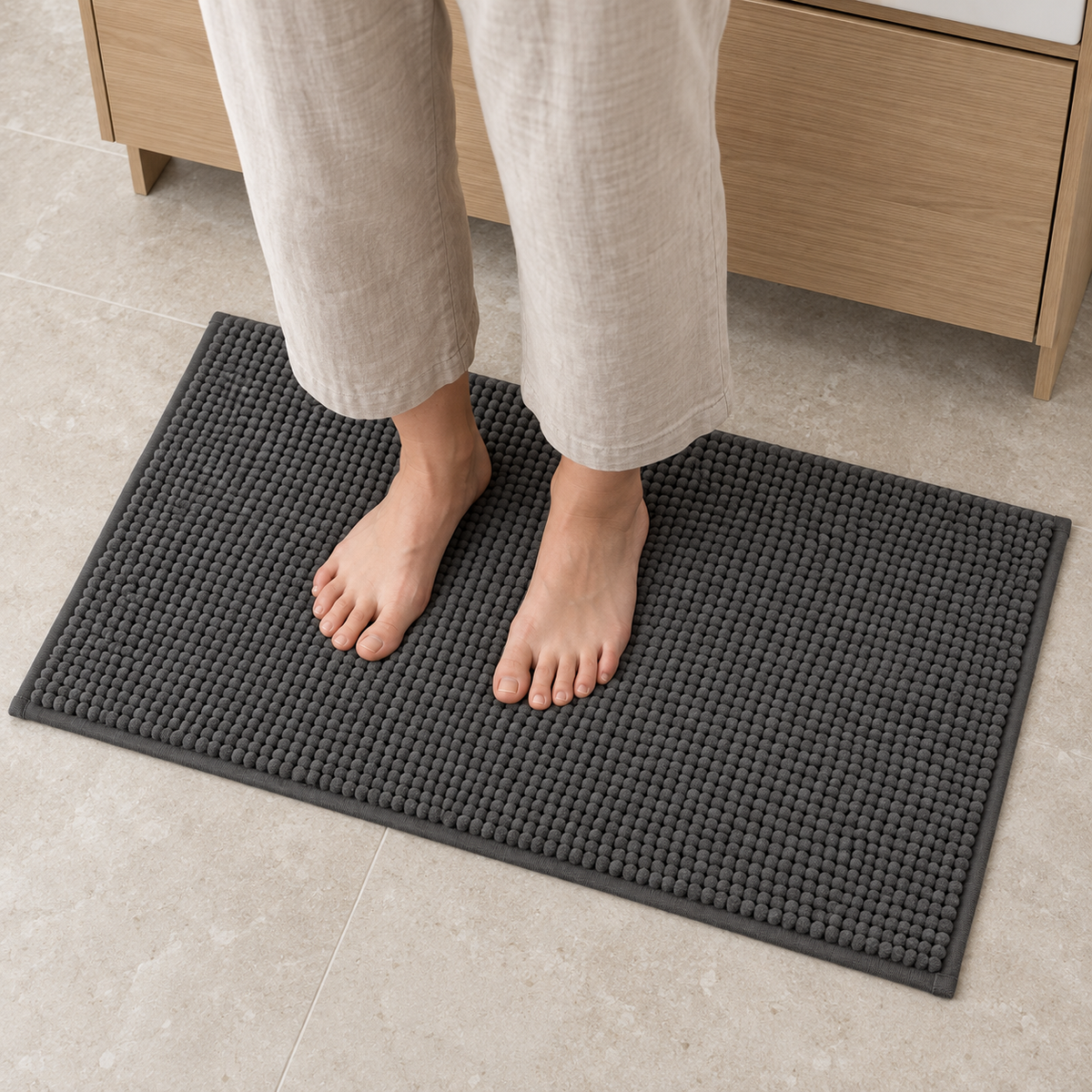 Detail eines enthaltenen Artikels aus: Badematten im 2er-Set, Anthrazit, je 50 × 80 cm. Die Hauptansicht zeigt das vollständige Set.