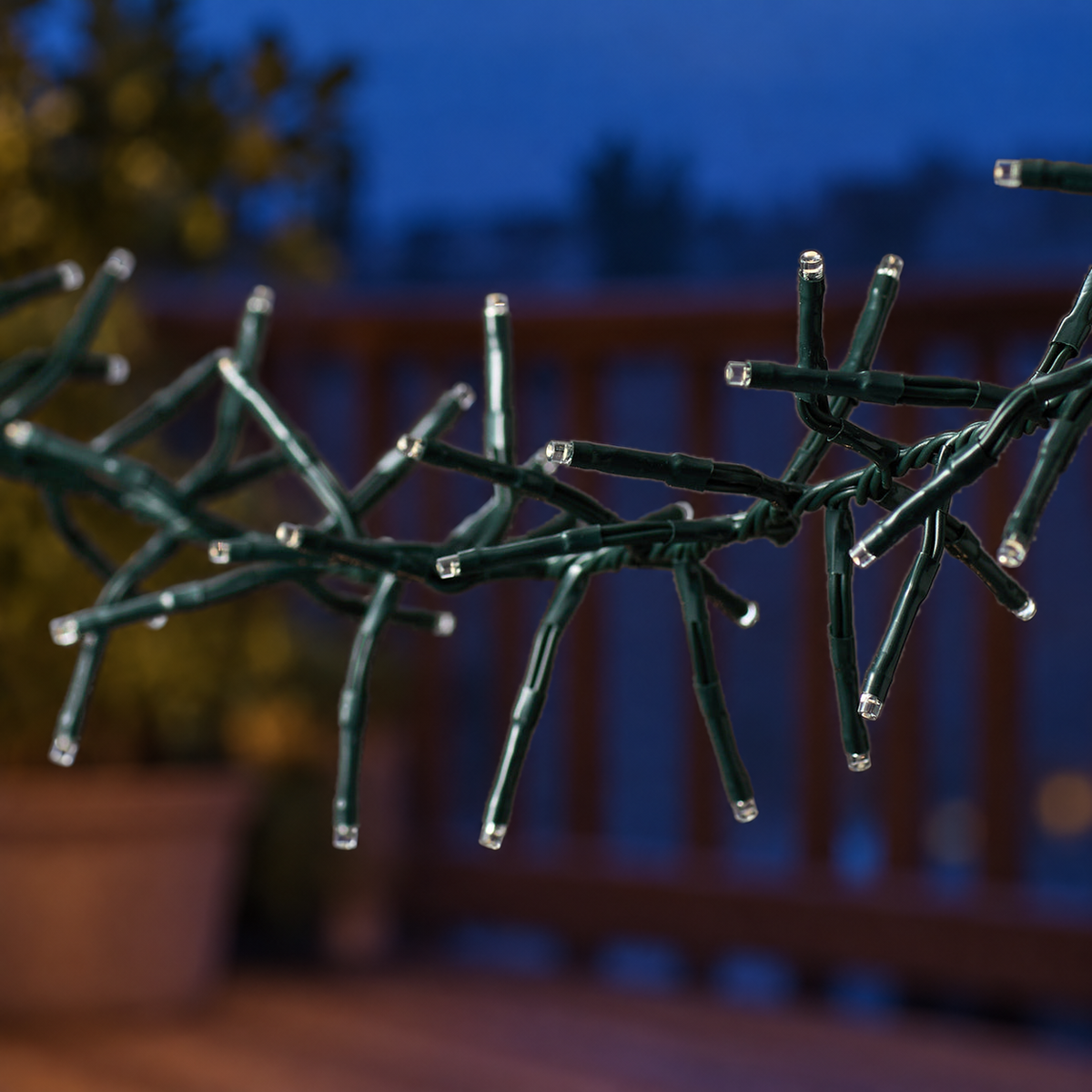 Ansicht 8: LED-Clusterlichterkette mit grünem Kabel.