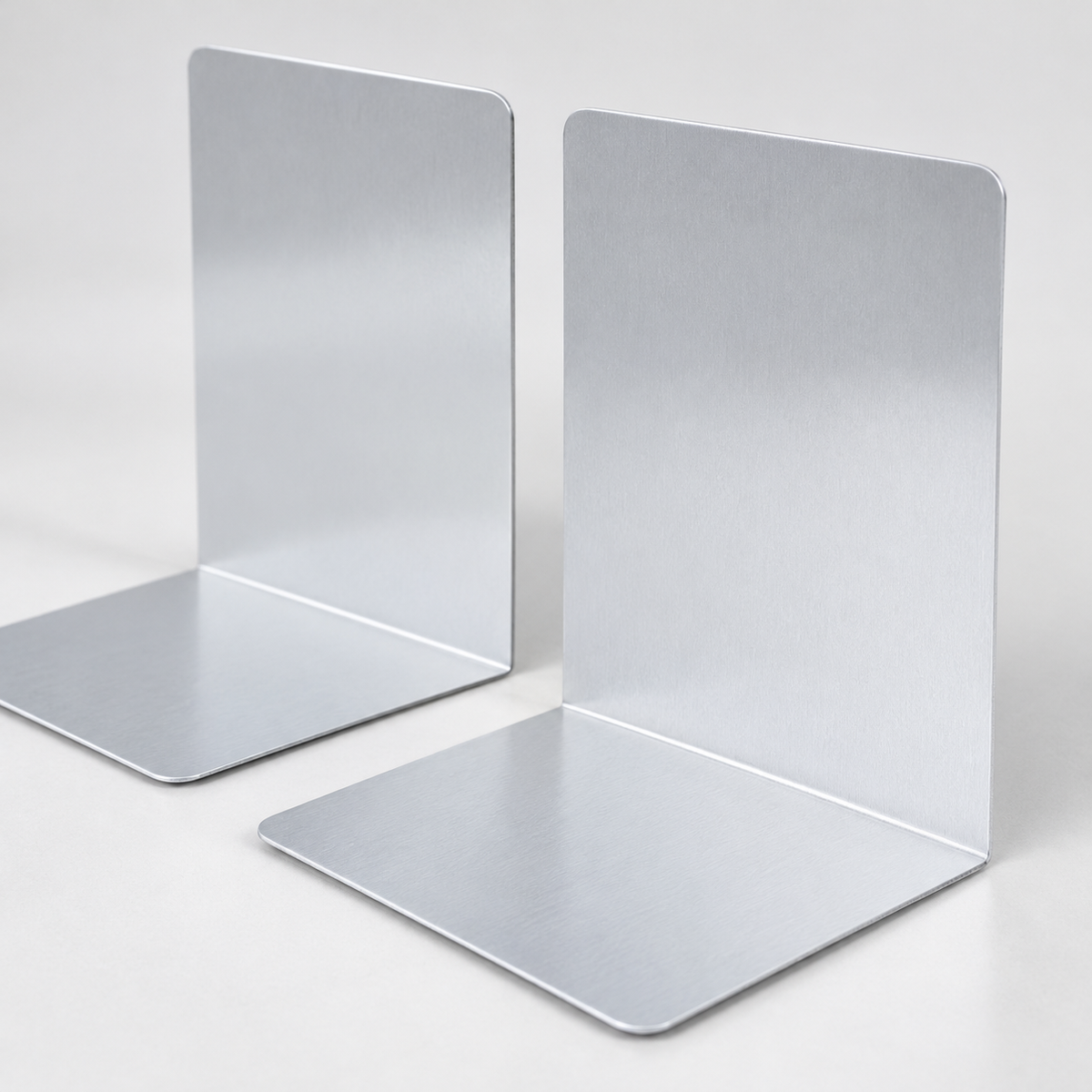 Ansicht 5: Buchstützen in Silber.