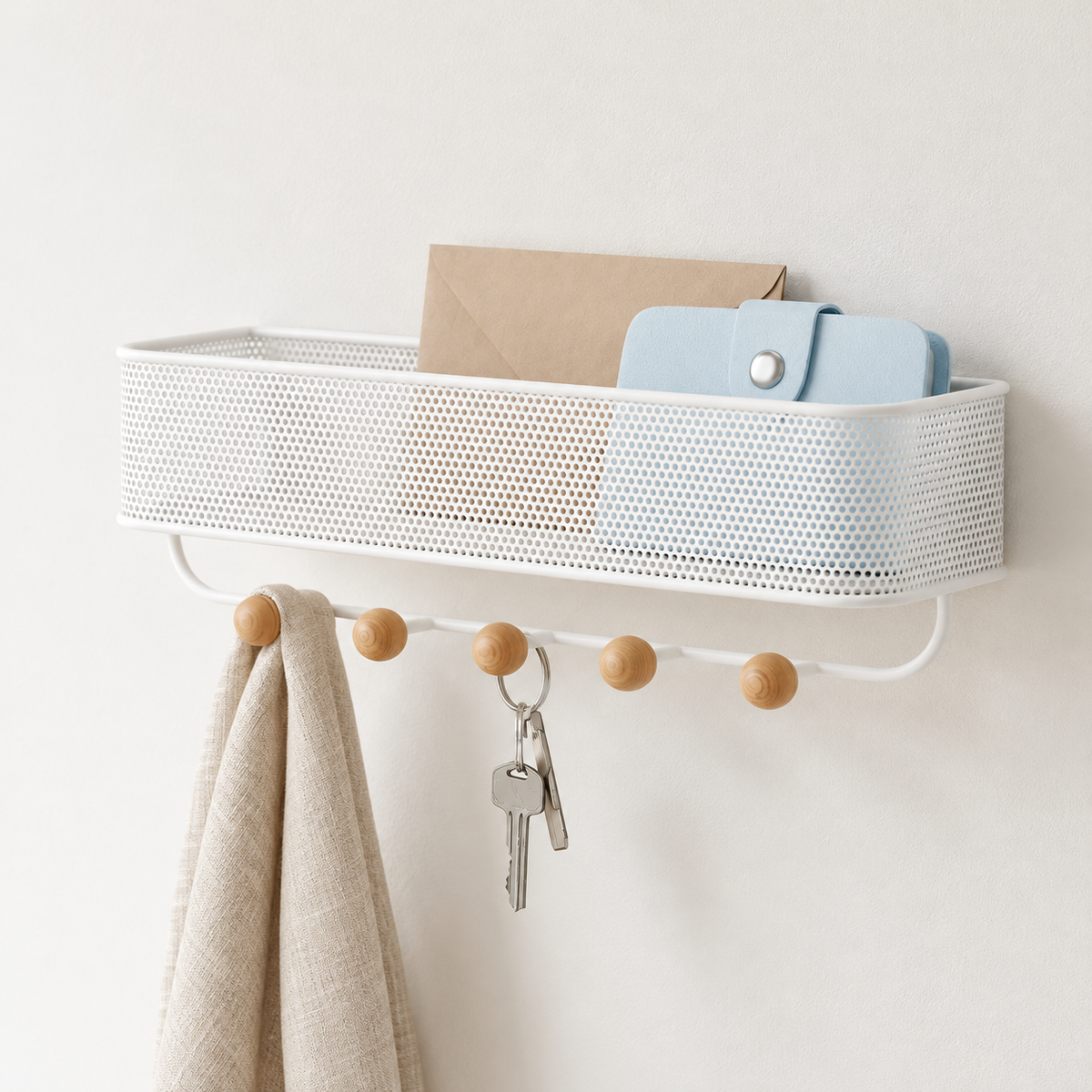 Ansicht 2: Wandorganizer mit Korb und fünf Haken.